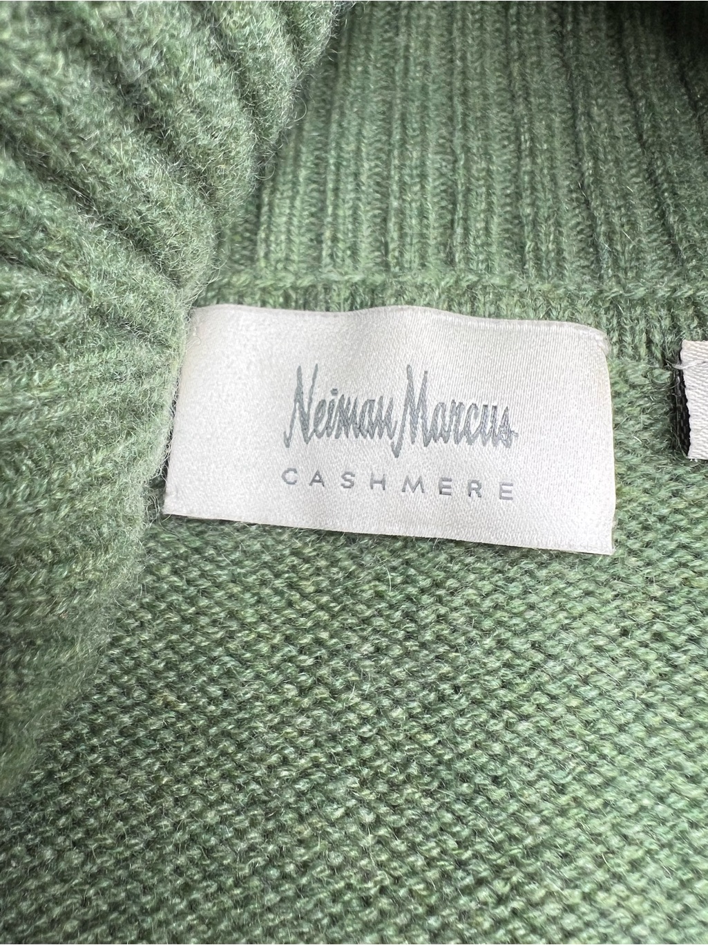 Neiman Marcus Cashmere Sweater - Light Sage Size Medium